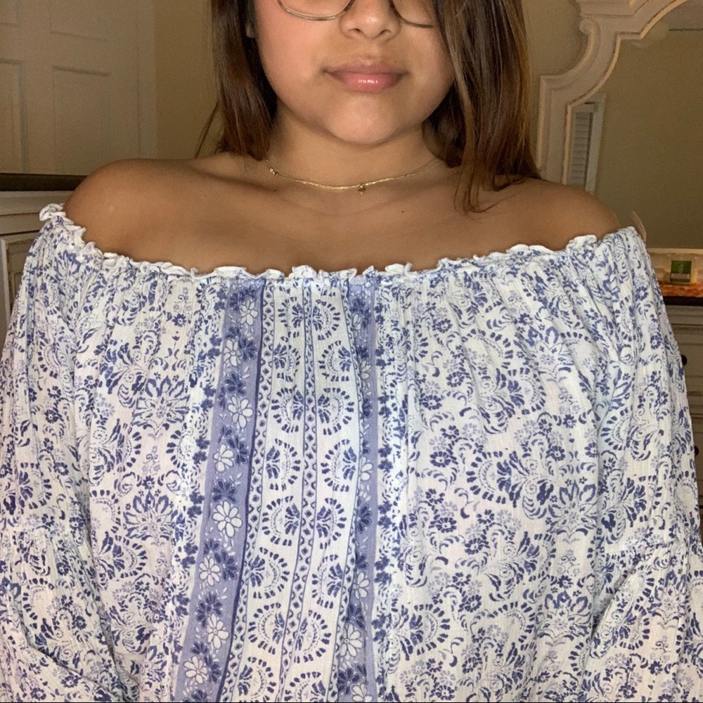 White & blue flowy top
